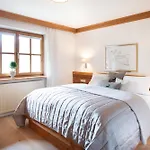 Haus Lesch - Stilvolle Mit Tollem Bergblick In Am Tegernsee Gasthof