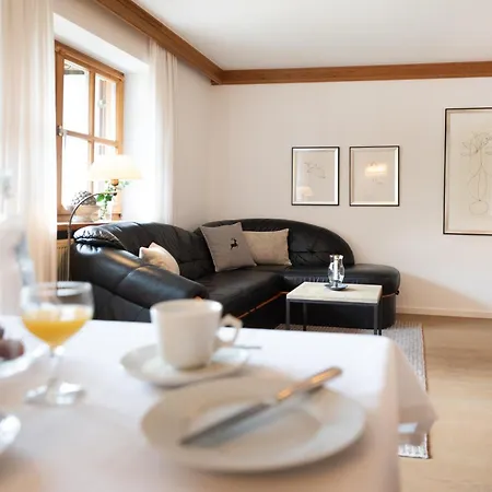 Haus Lesch - Stilvolle Mit Tollem Bergblick In Am Tegernsee בית הארחה קרות'